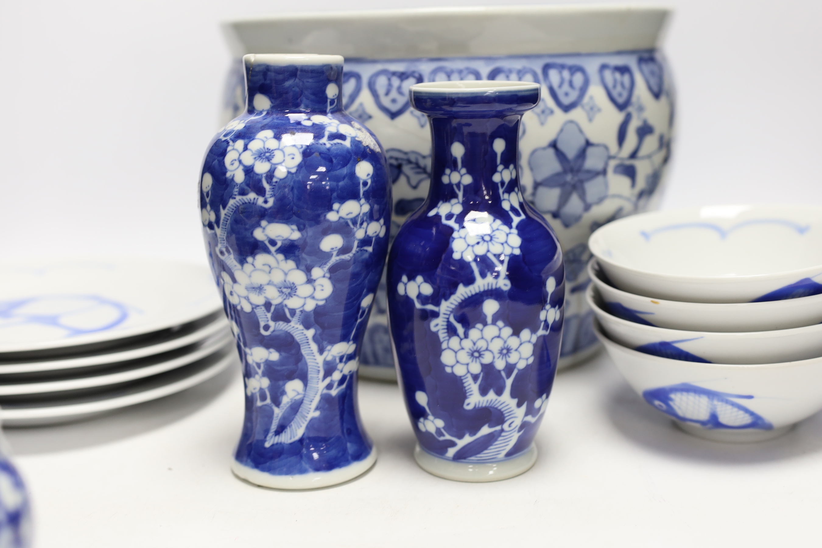A group of Chinese and Japanese blue and white ceramics, early 20th century and later, largest 20cm
